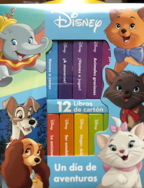 UN DÁA DE AVENTURAS-CAJA 12 LIBROS ACARTONADONOS DISNEY